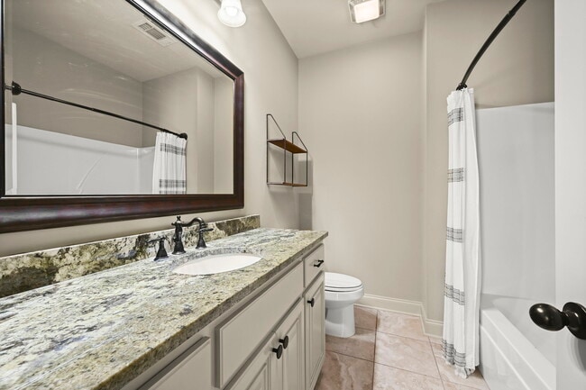 Building Photo - 16923 Bradford Ave