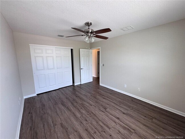 Building Photo - 11239 SW Barton Way