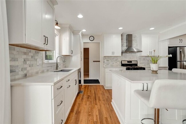 Building Photo - 295 Oakmere Rd