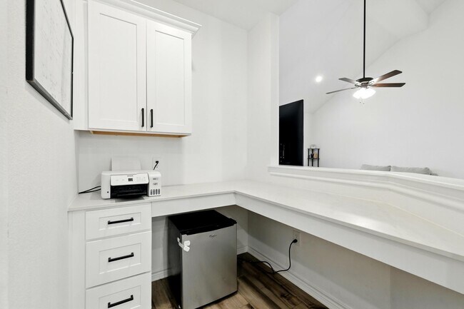 Building Photo - 15727 Rosemary Hl Ln