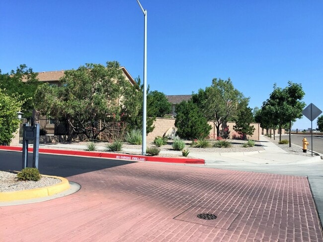 Building Photo - Gated community, 2 Br, 2 Ba, 1 car garage