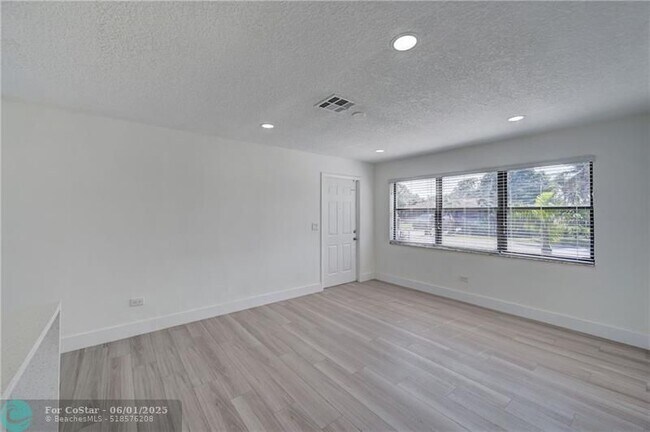 Building Photo - 5521 SW 39th St