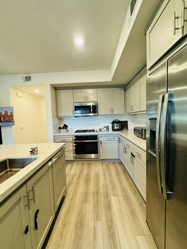 Building Photo - 5750 Greige Cir
