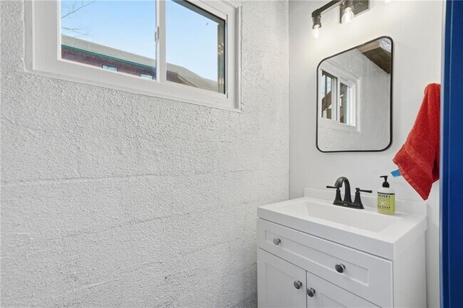 Building Photo - 2130 Cove Trail