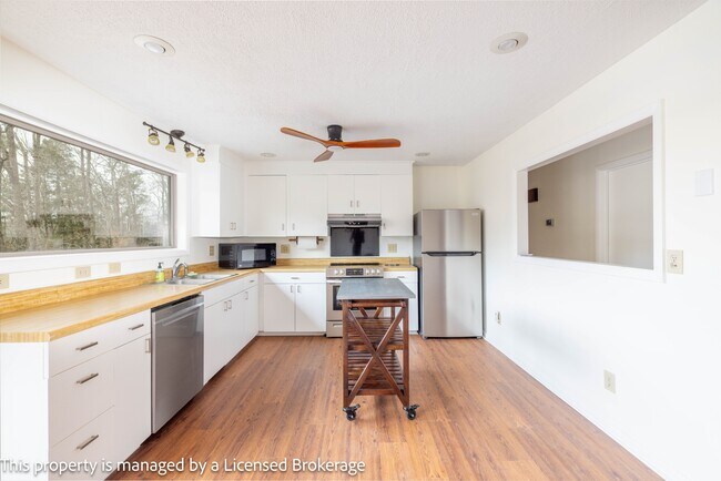 Building Photo - 418 Fiddlers Ghost Cir