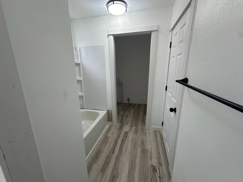 Building Photo - 1016 4th Ave