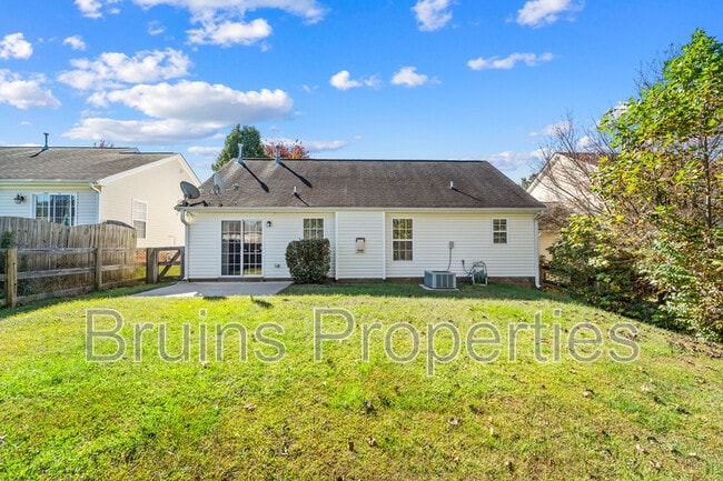 Building Photo - 5611 Sycamore Glen Rd