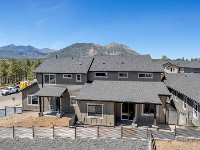 Building Photo - Gorgeous Flagstaff Property