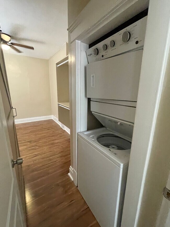 Building Photo - Hoagland Ogden Duplex