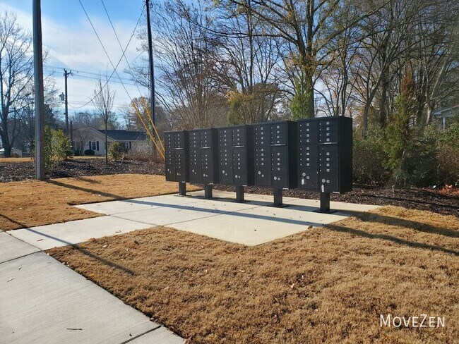 Building Photo - 208 Lograto Ln