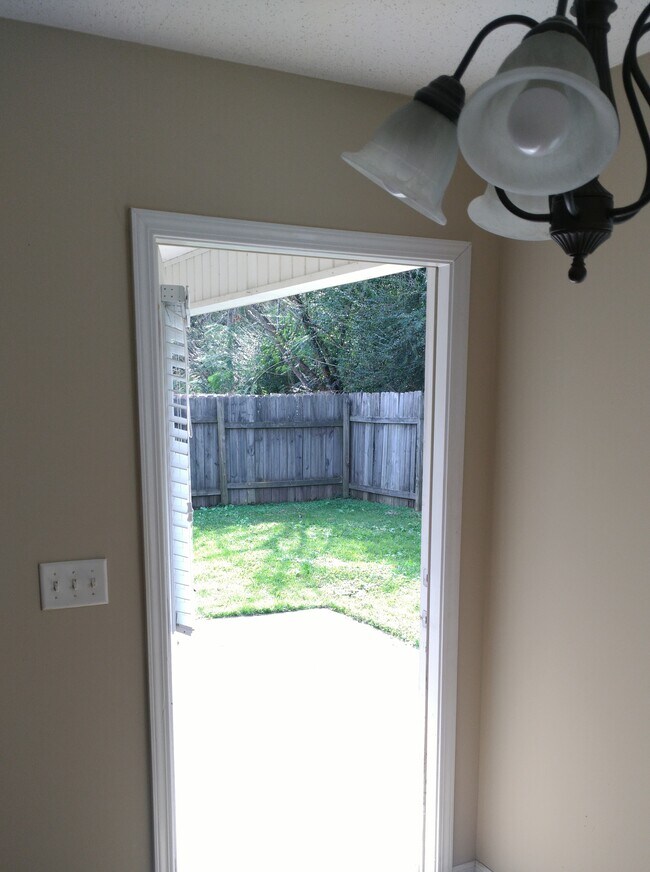 Building Photo - 16210 Stone Ridge Pkwy