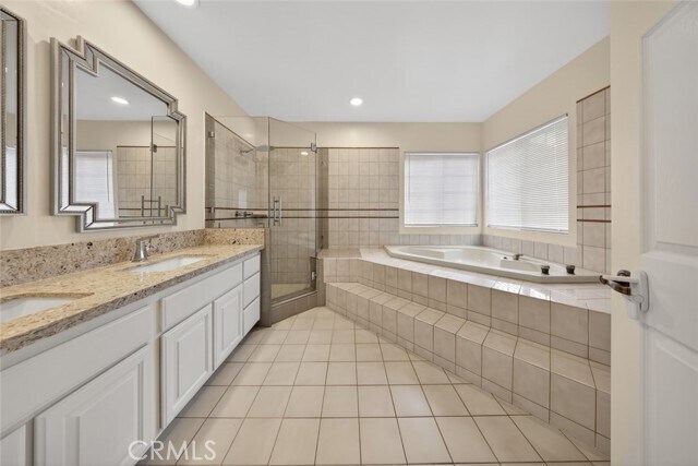 Building Photo - 2255 E Chevy Chase Dr