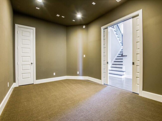 Building Photo - 1107 Sarah St