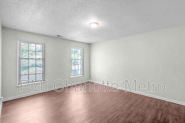 Building Photo - 10800 Whittersham Dr