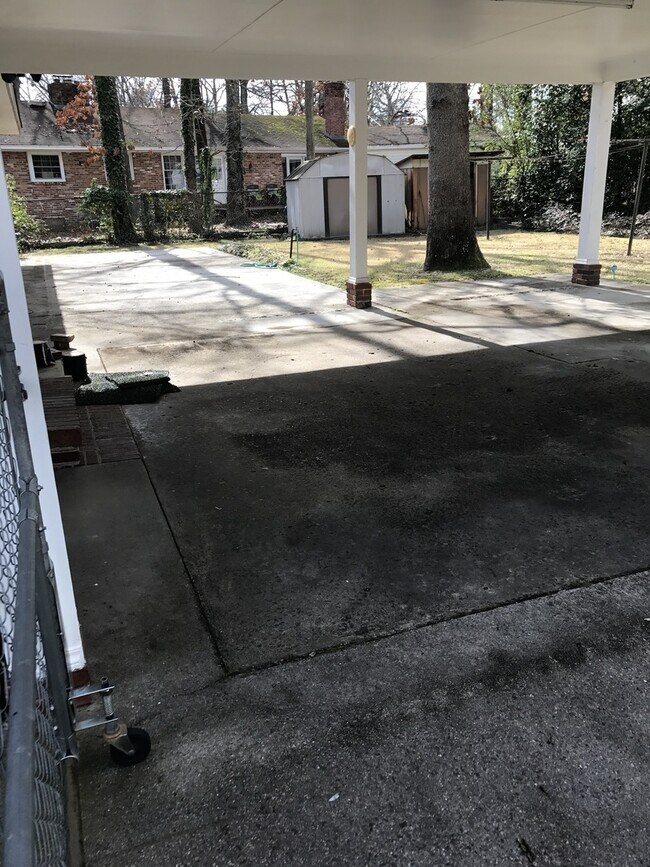 Building Photo - 3 Bed, 2 Bath Home