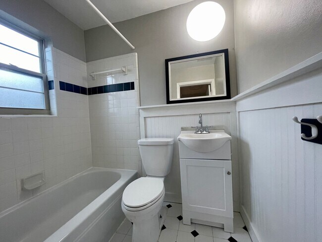 Building Photo - Best in Class at Berkeley Square!