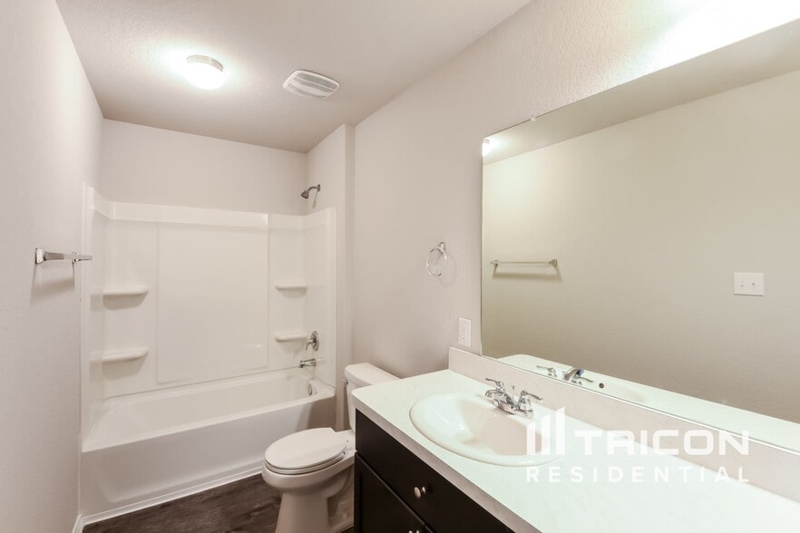 Building Photo - 9725 Marbach Brk