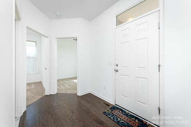 Building Photo - 8389 Ardmoor Dr