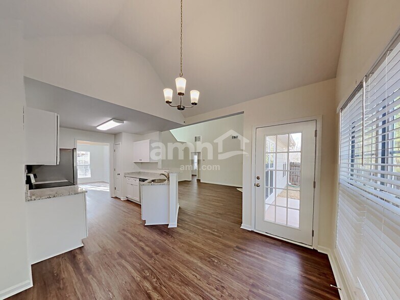Building Photo - 2675 Sedgeview Way NE