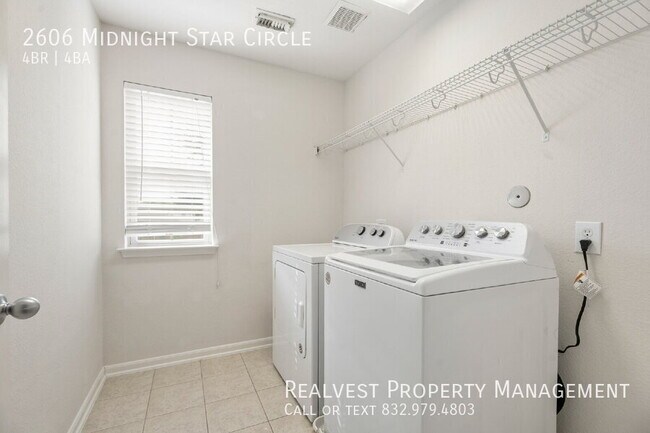 Building Photo - 2606 Midnight Star Cir