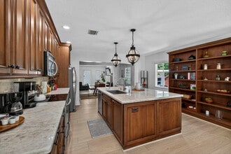 Building Photo - 510 NE 8th Ave