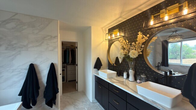 Building Photo - Great Furnished House In Fort Collins