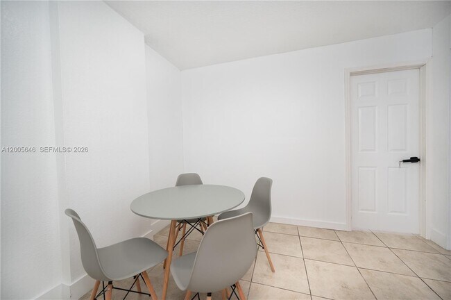 Building Photo - 500 NE 26th St