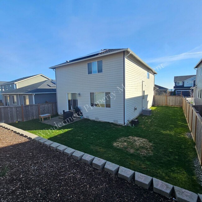 Building Photo - Spacious 4 Bedroom Home with Gas Fireplace, Office Space & 2-Car Garage!