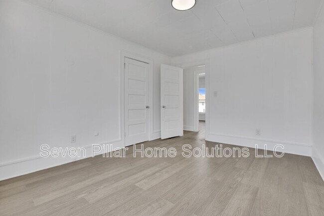 Building Photo - 121 S Terrace Ave