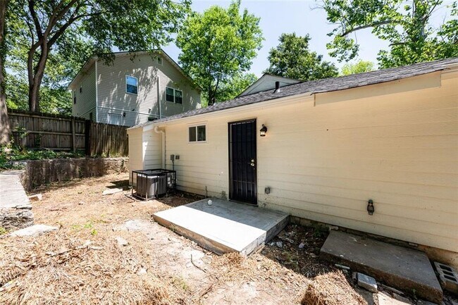 Building Photo - 452 Paines Ave NW