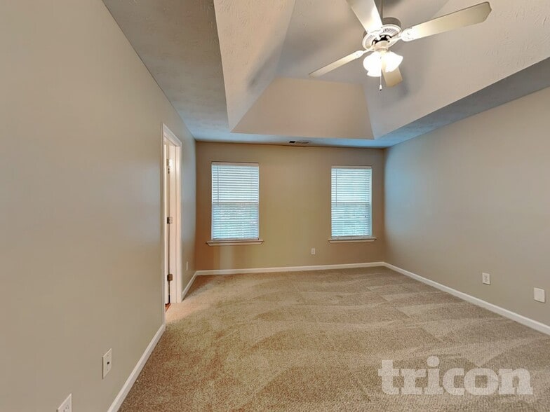 Building Photo - 254 Summit View Dr