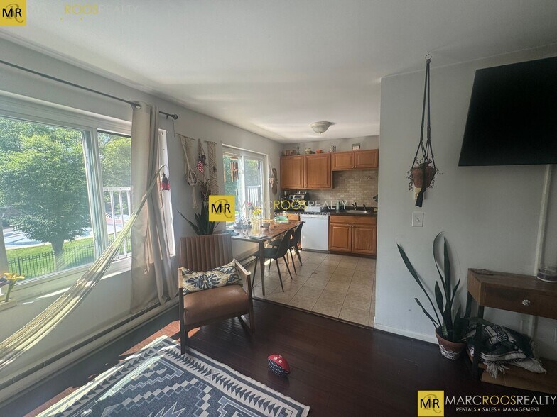 Building Photo - 132 Marginal St