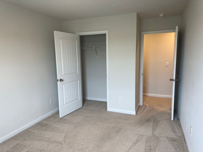 Building Photo - Great 3BR Home