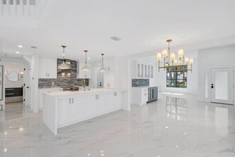 Building Photo - 542 Canoe Point