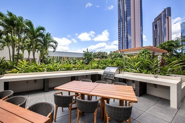 Building Photo - Fully Furnished 2 Bed / 2 Bath Condo with ...