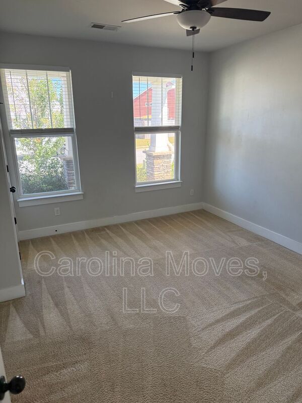 Building Photo - 129 Foxbank Cir