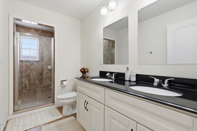 Building Photo - 124 Falcon Ln