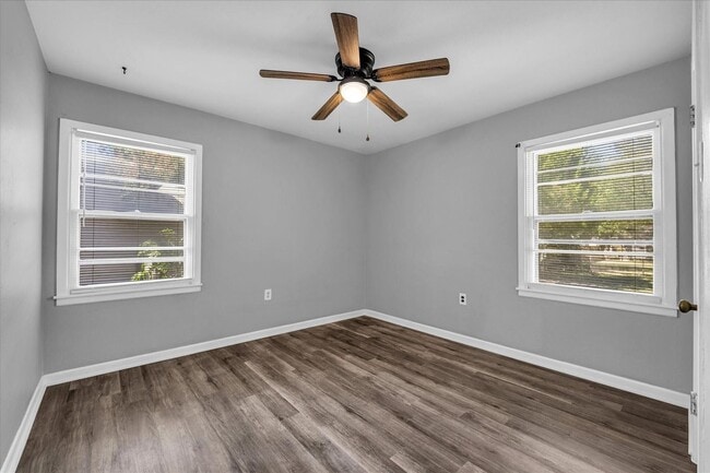 Building Photo - 1325 Sunset St