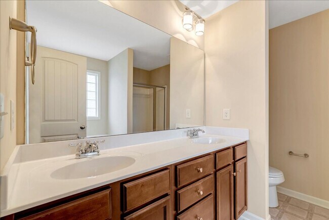 Building Photo - Updated Home with Fenced Yard in Massey Preserve