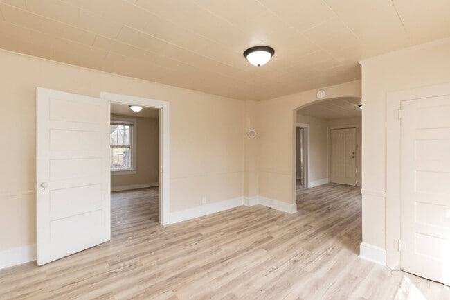 Building Photo - Two Bedroom Home!