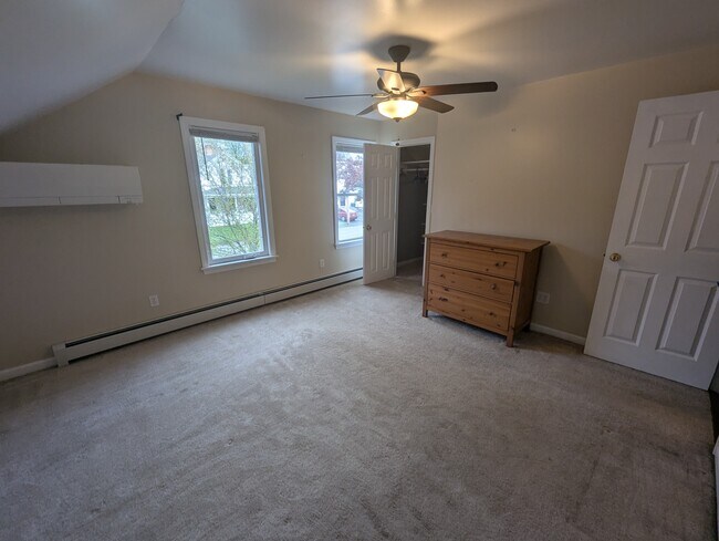 Building Photo - 208 Grove St