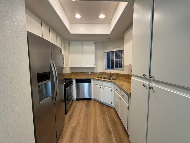 Building Photo - Immaculate 2Bd/2Ba Condo w/Brand New Floor...
