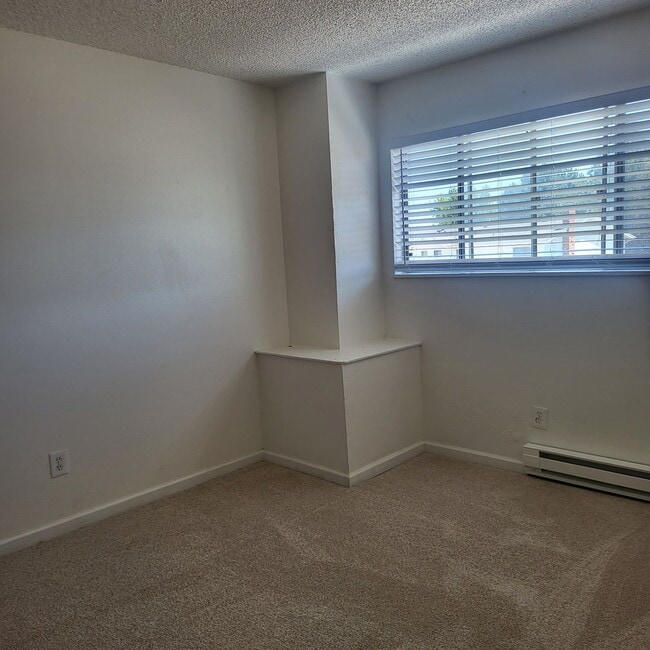 Building Photo - Nice Smithridge condo