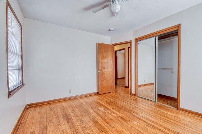 Building Photo - Charming Central Norman Home!