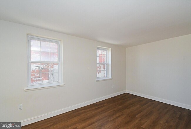 Building Photo - 1554 N Lawrence St