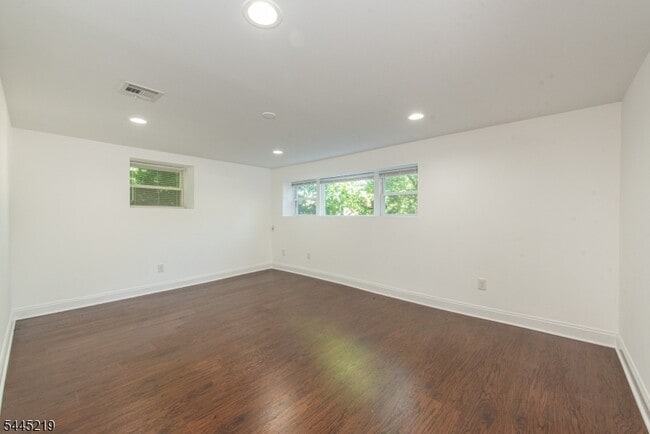 Building Photo - 39 Park Terrace N