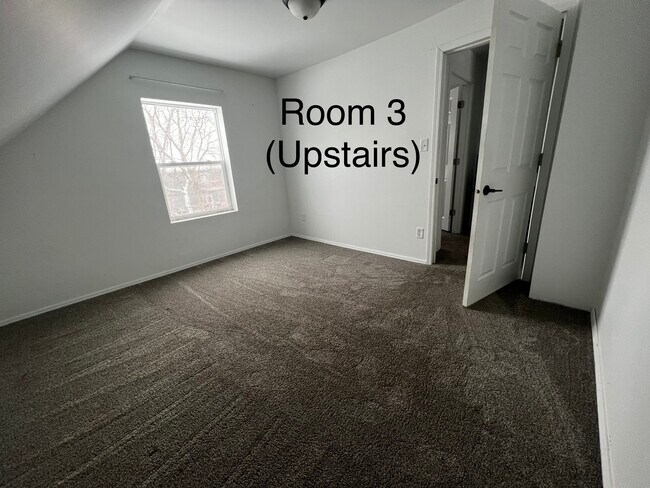 Building Photo - 313 Victoria Ave