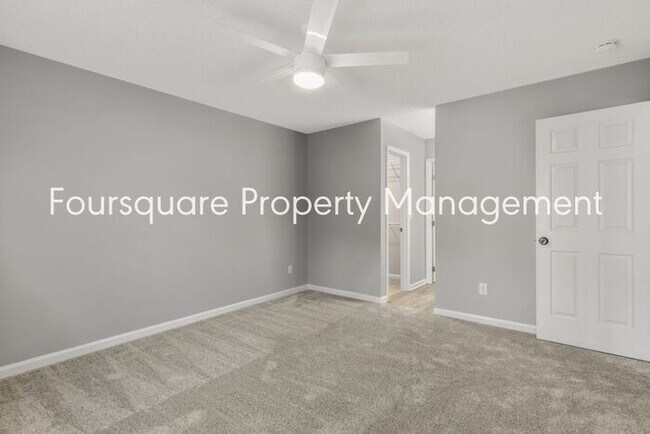 Building Photo - End Unit Town Home | 2nd Floor Loft | Wash...