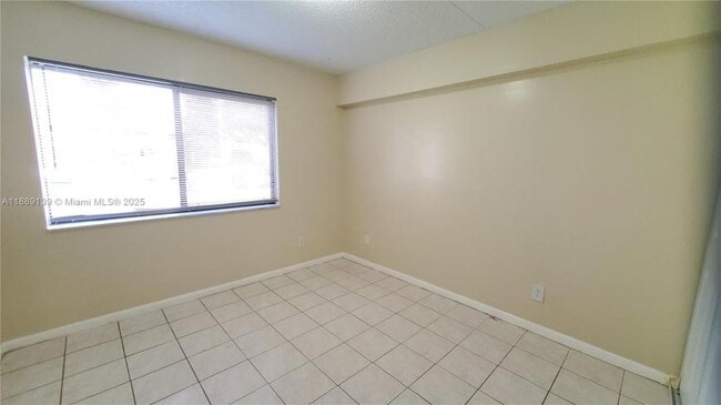 Building Photo - 2 bedroom in Hollywood FL 33023