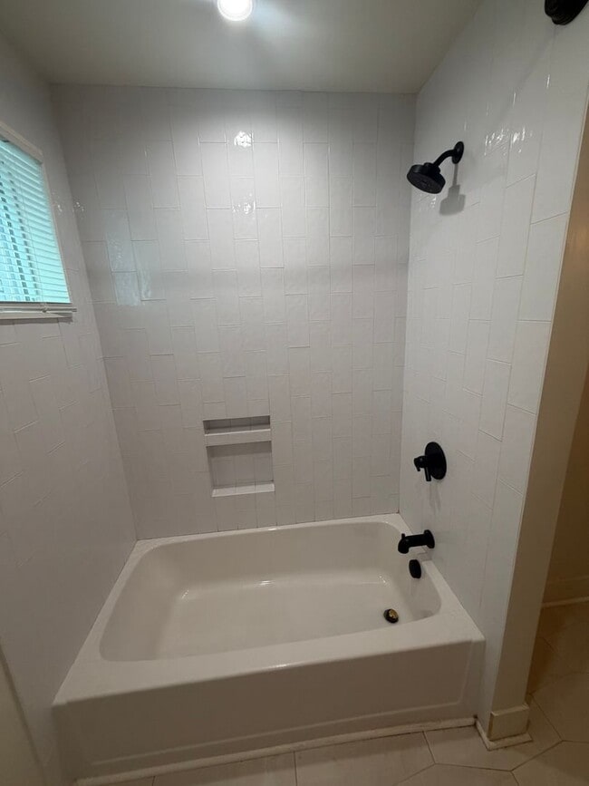 Building Photo - Lawrenceville 3 Bed, 2.5 Bath House with Parking for Lease July 1!